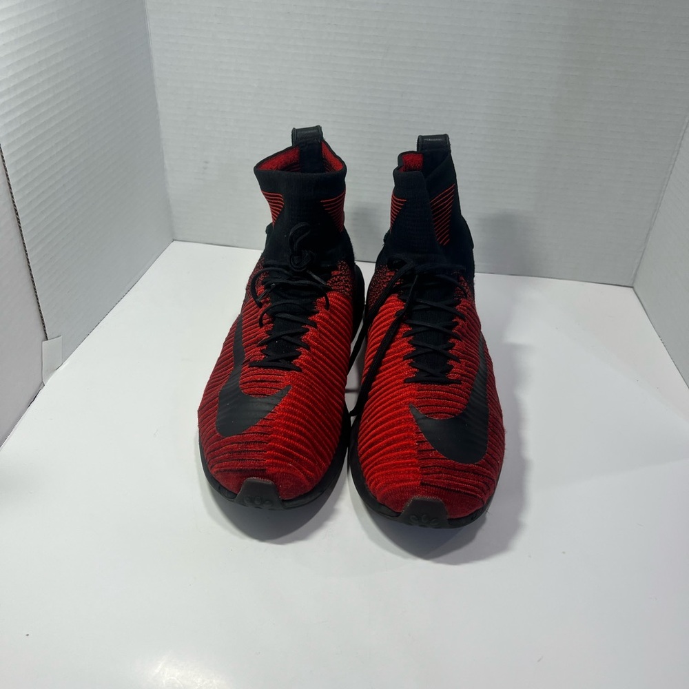 Nike - Picture 2 of 5
